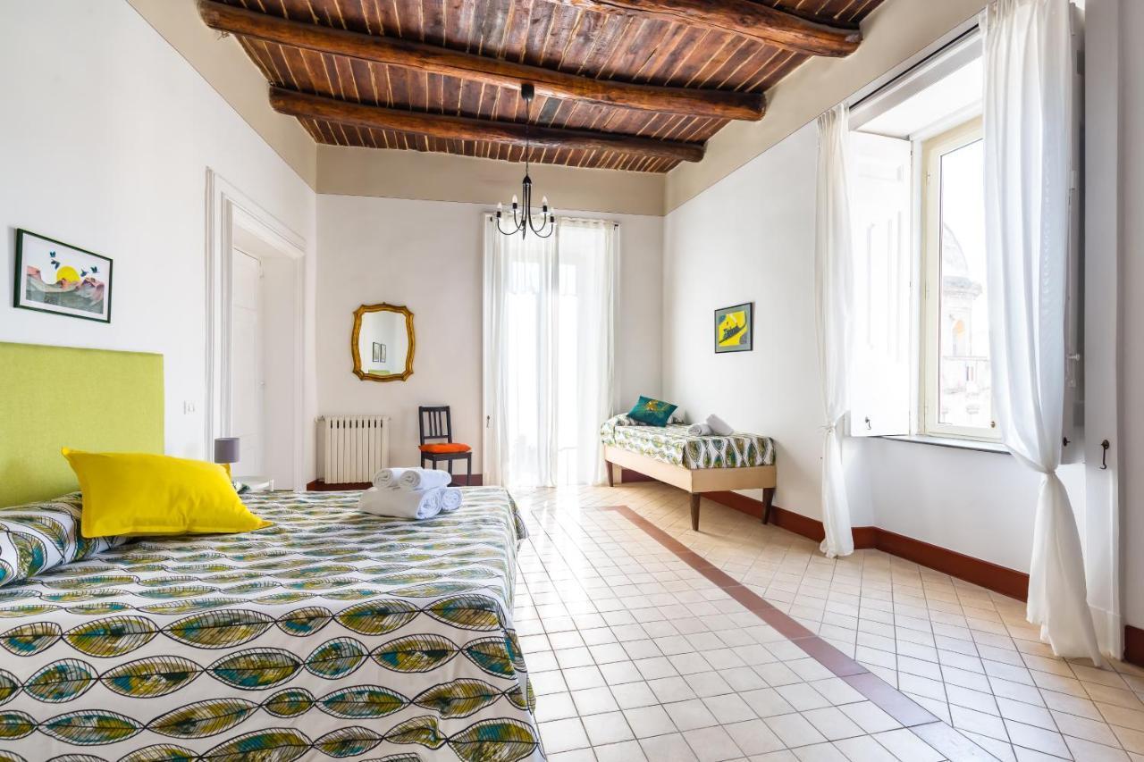 Lopez 20 a Big Family Apartment by Napoliapartments