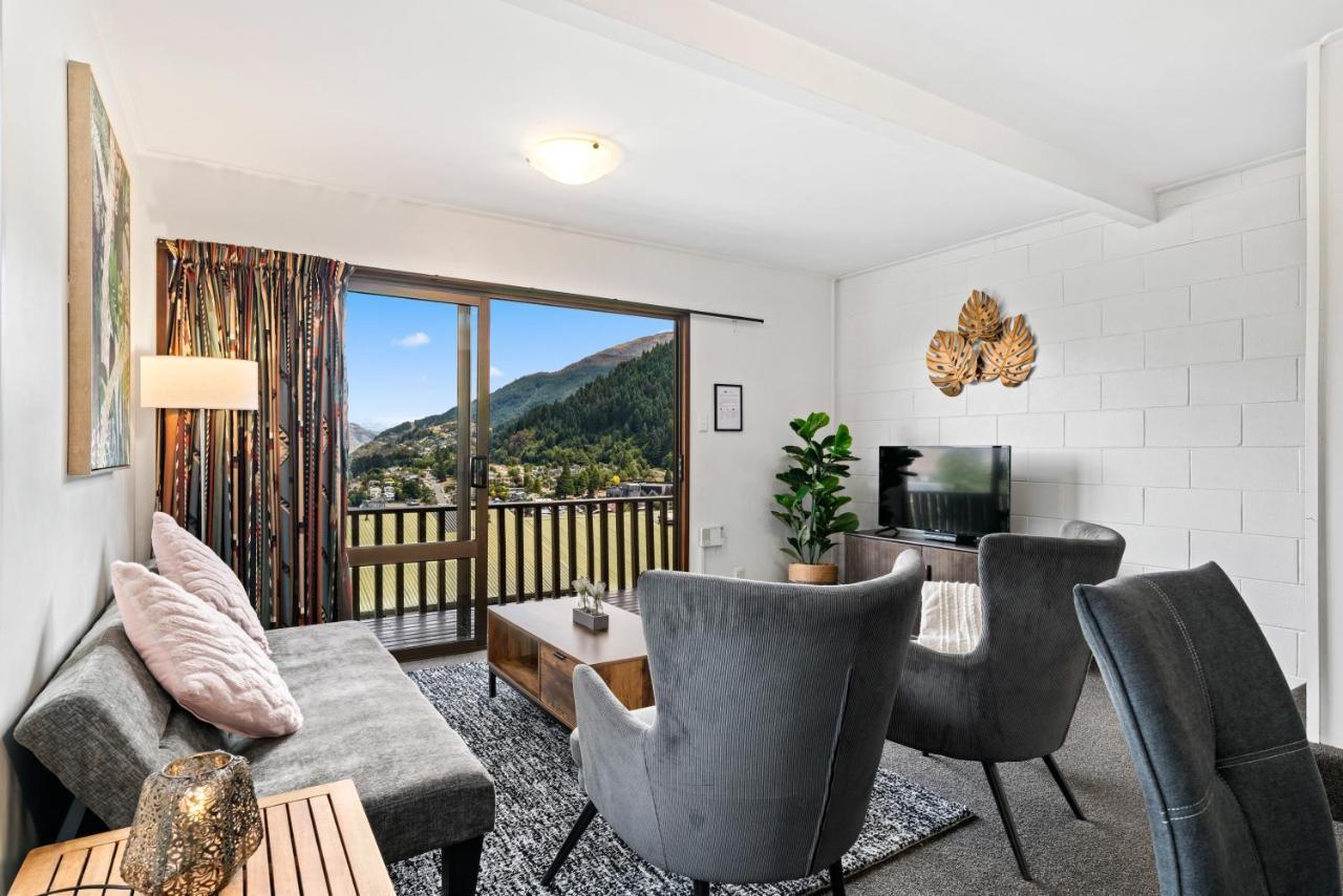 Town Centre Location with Stunning View - Unit 8 1