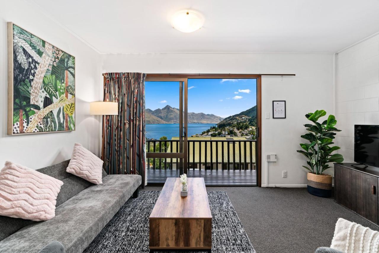 Town Centre Location with Stunning View - Unit 8 2