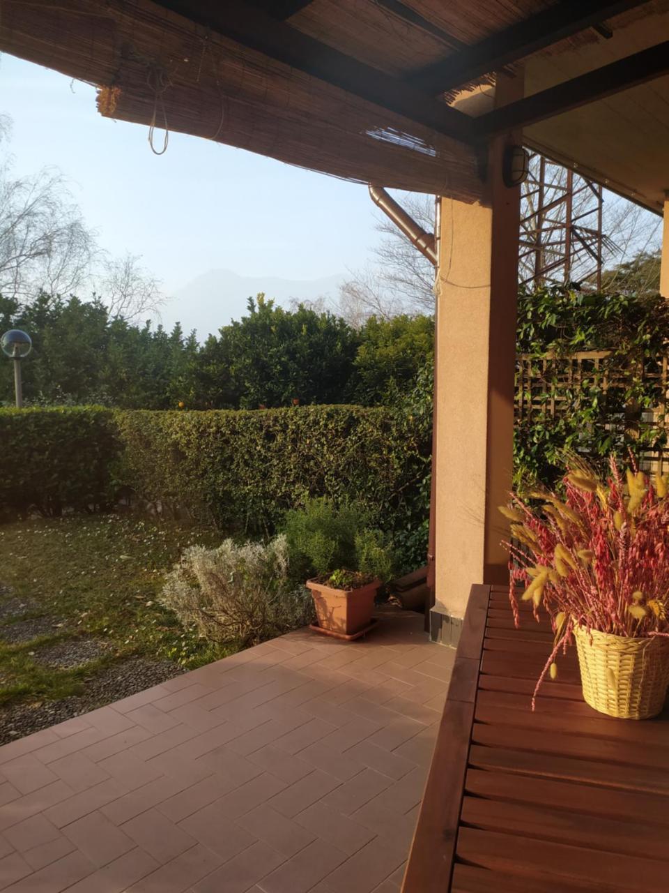 Lallas Home with Garden And Lake View