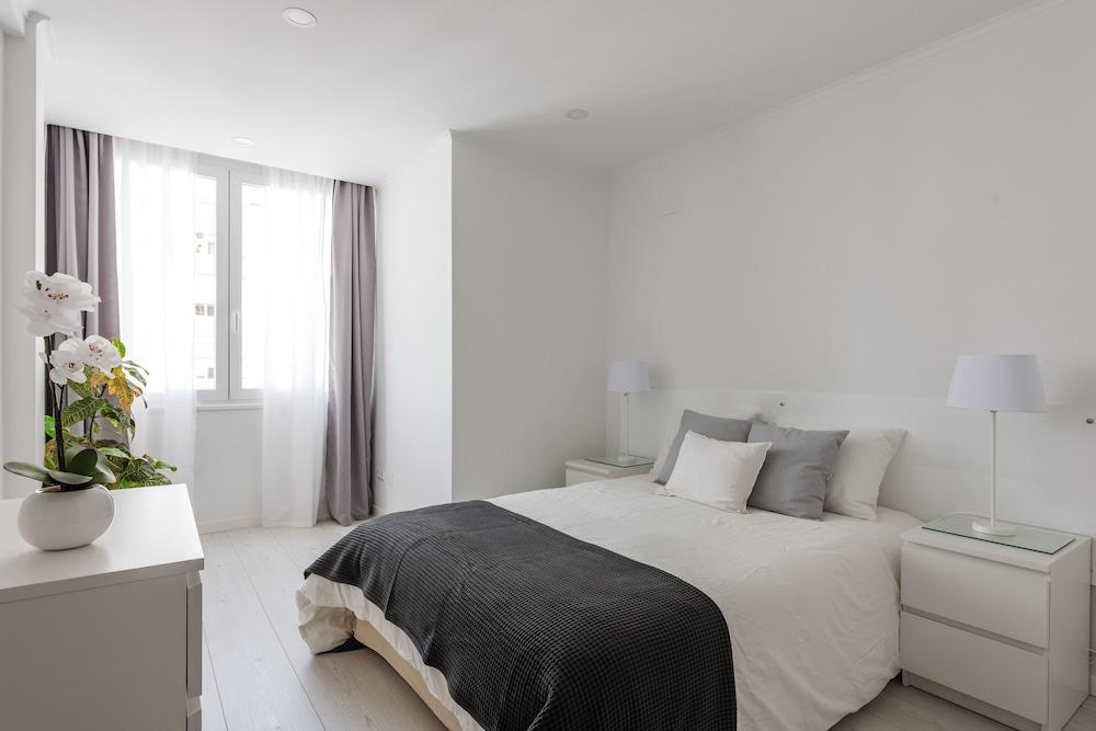Light-Filled Apartment, by Timecooler