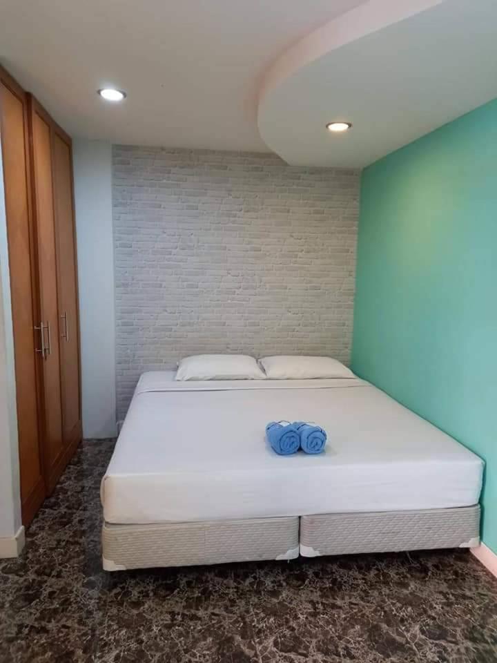 Rod Fai Fah Apartment 1