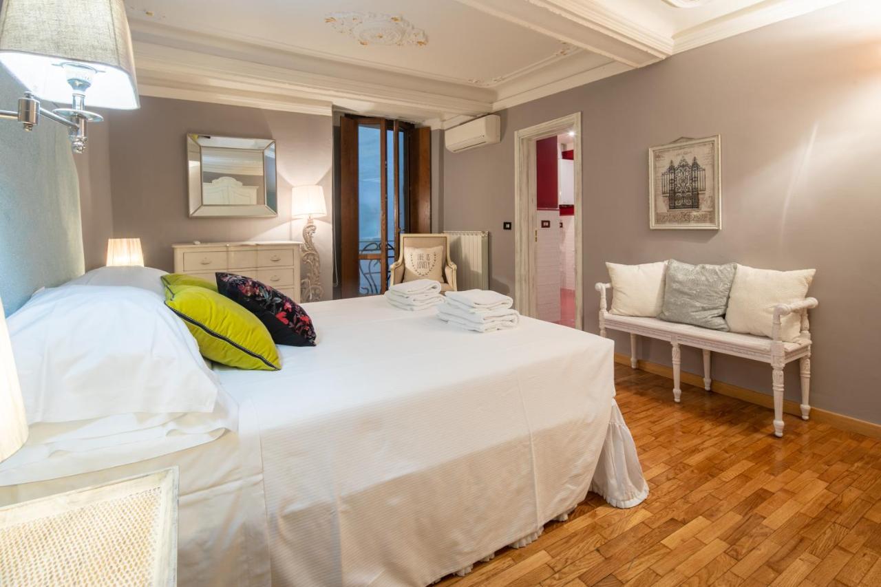 Uffizi Romantic Flat by Mmega 1