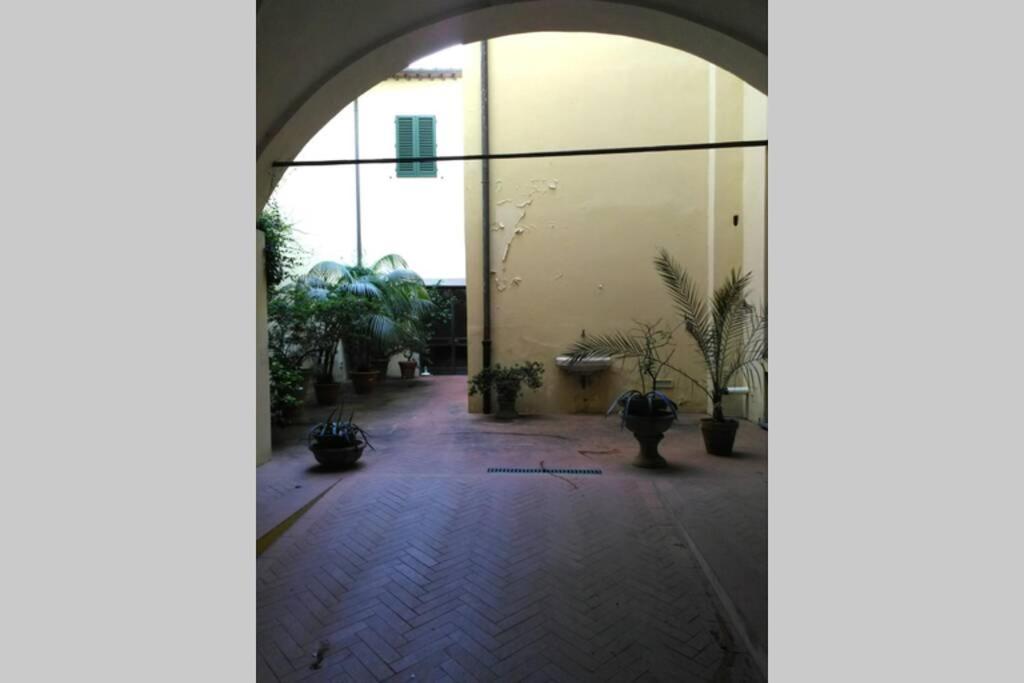 Characteristic Apartment in the Center of Florence 2