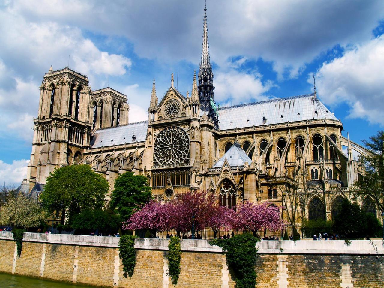 Hr Quai Augustins - Notre Dame Paris