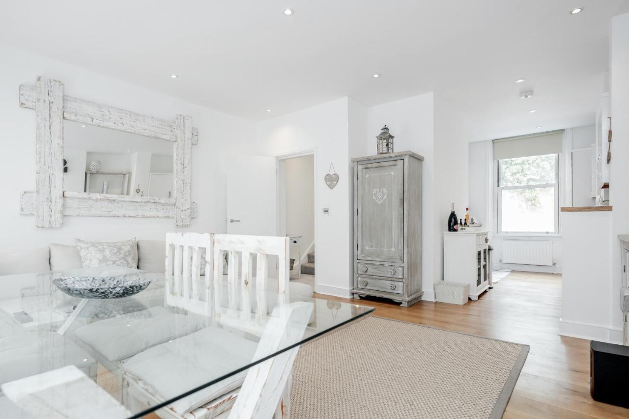 The White Home Near Kensington High St 1