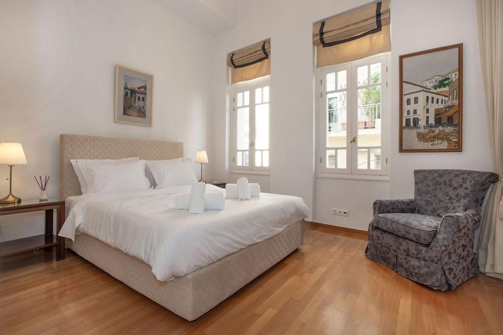 Neoclassical Apartment Near Syntagma - Plaka by Ghh