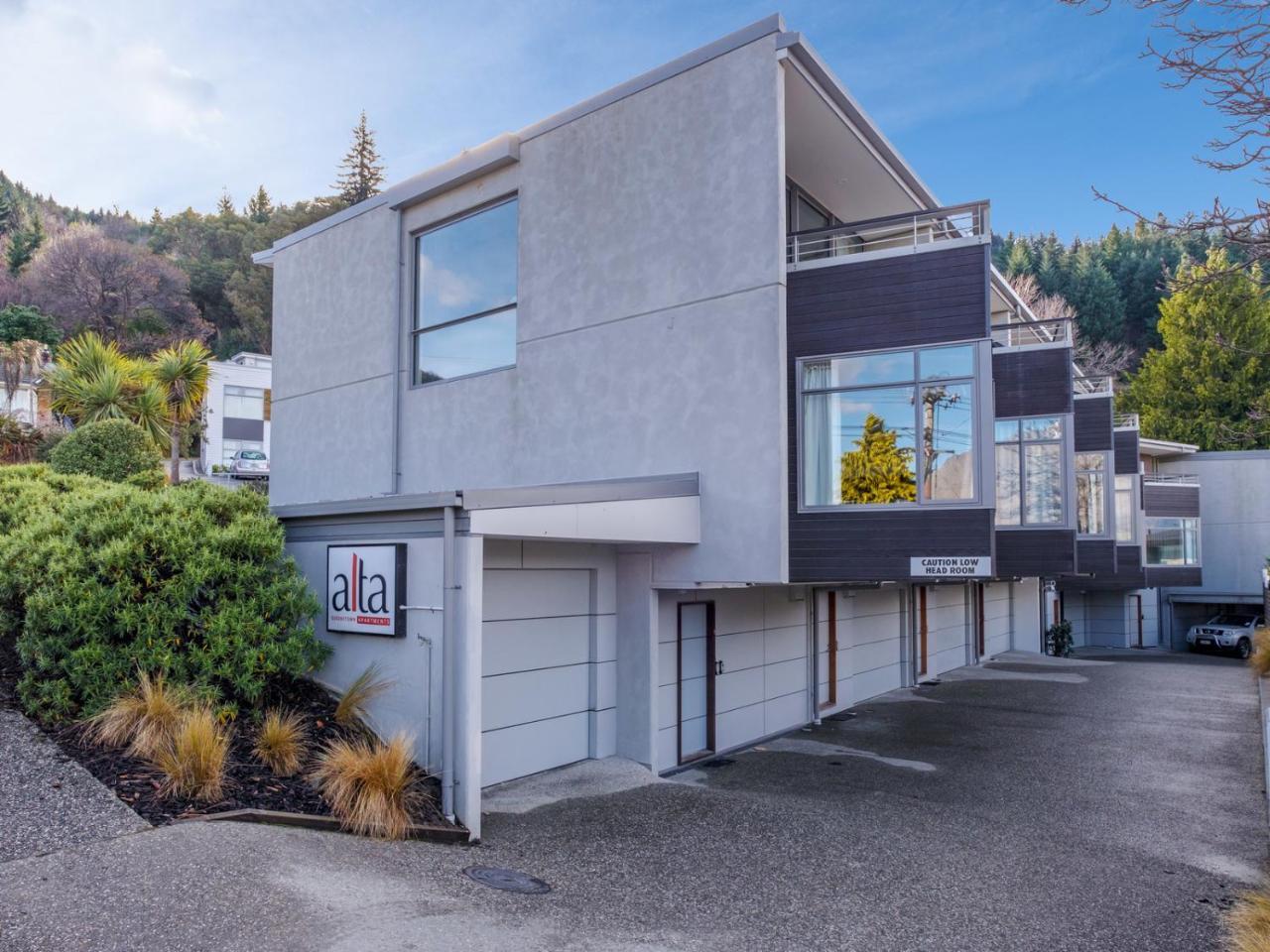 Happy Daze - Central Queenstown 1