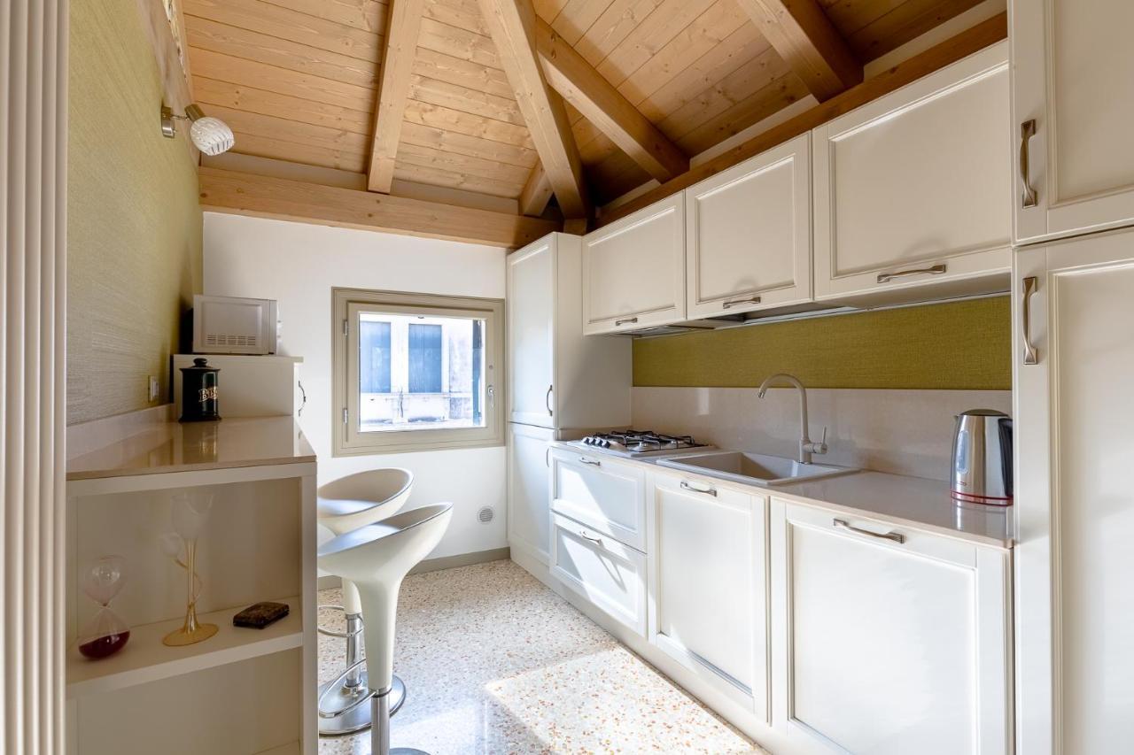 Ca' Cappello Venice Apartment 2 with Canal View 1