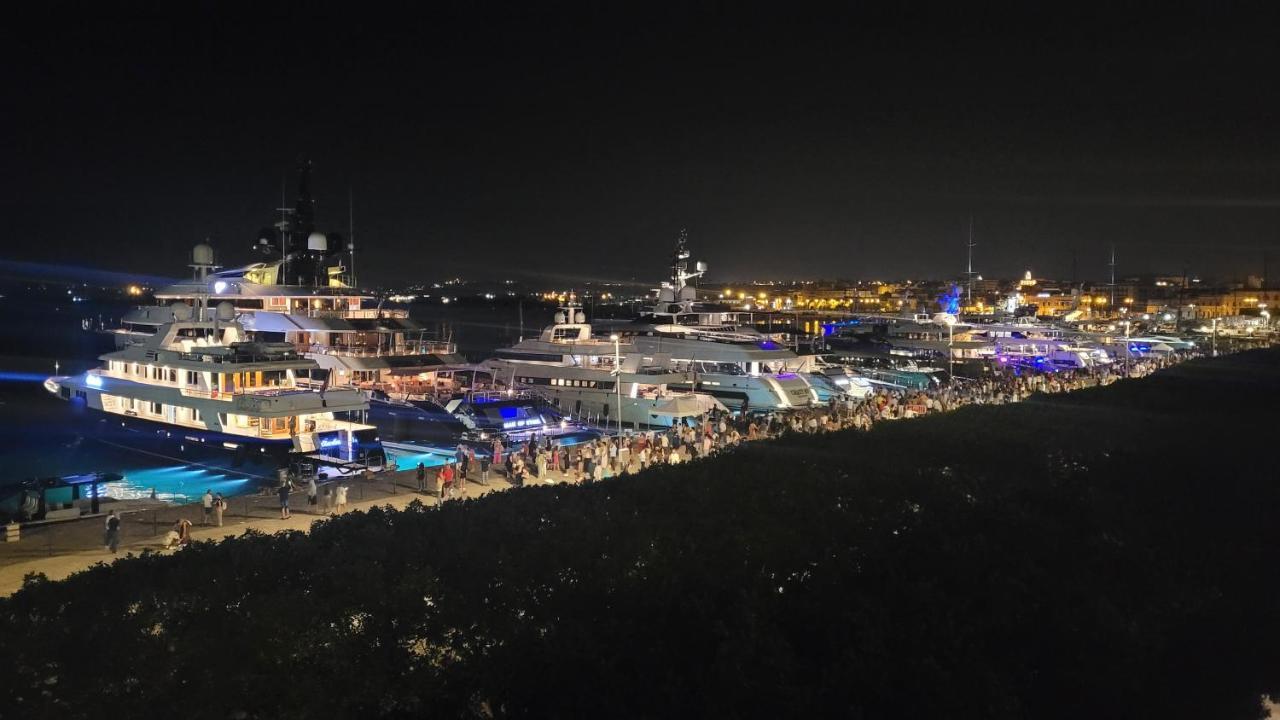Eos Sea View Apartments