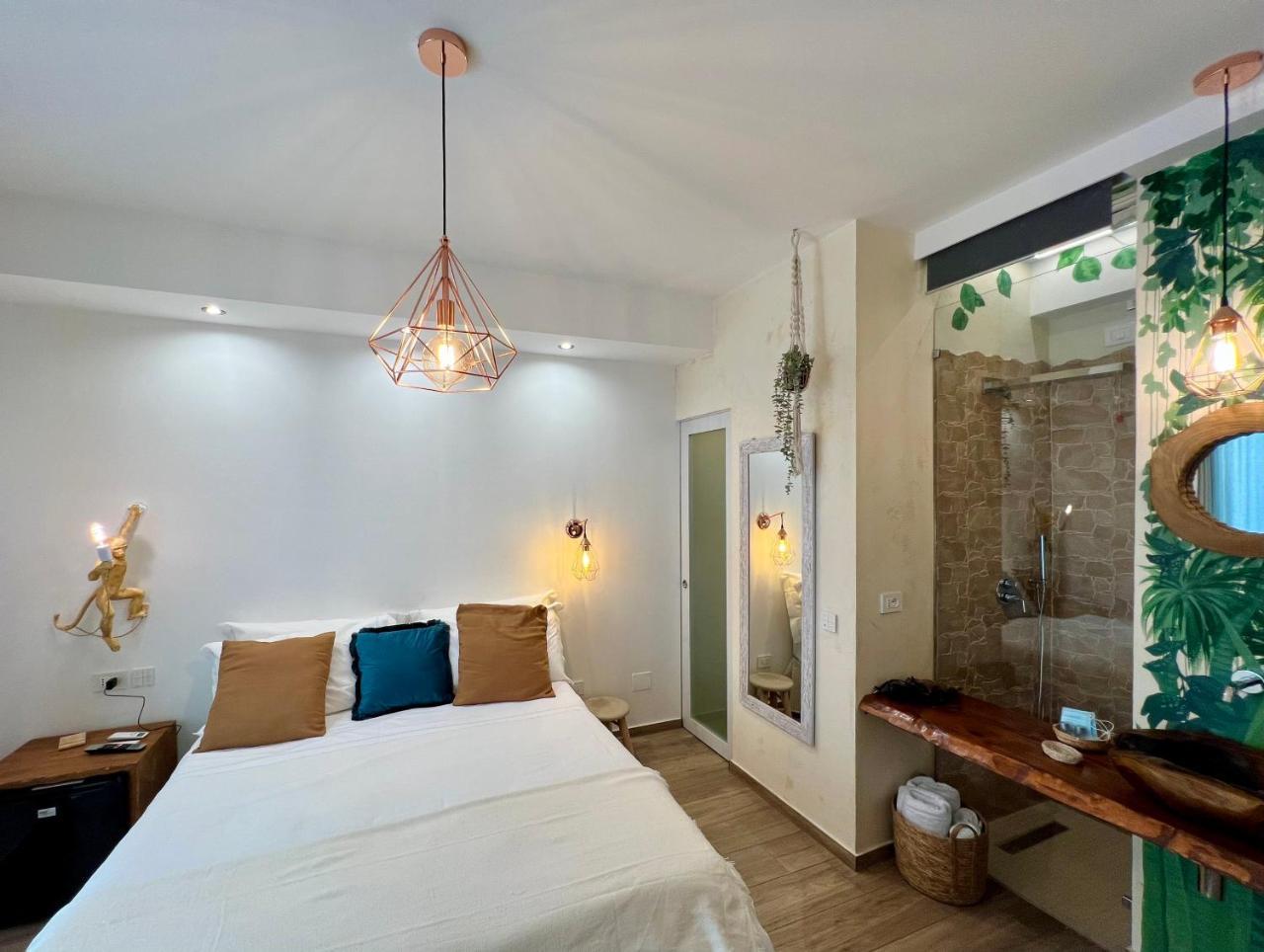 Urban Jungle Rooms 1