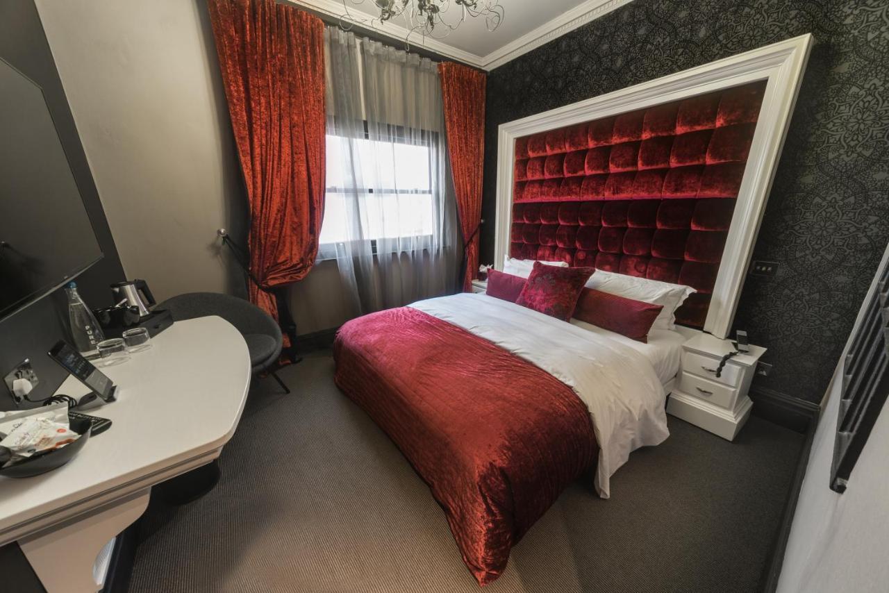 The Exhibitionist Hotel 1