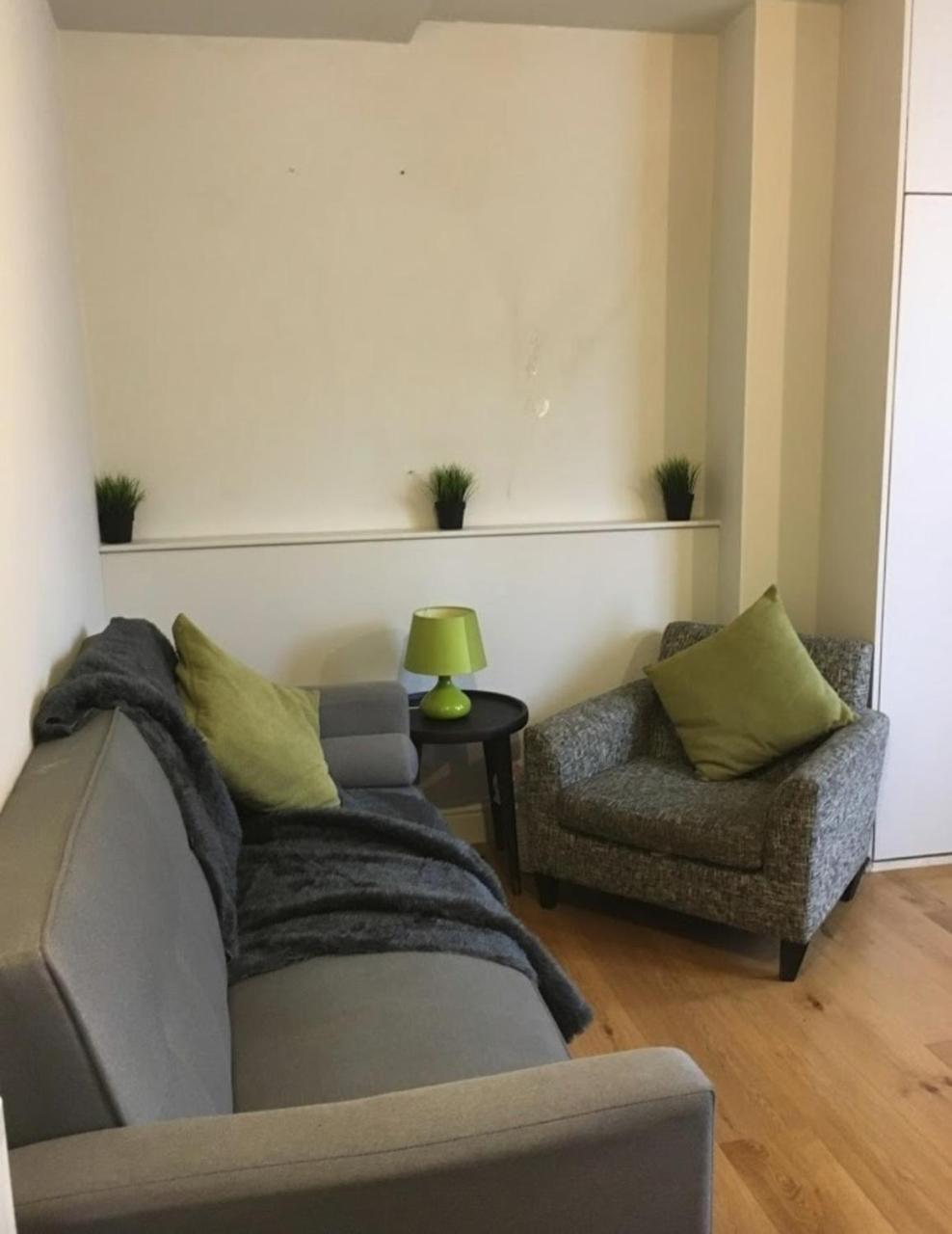 3-Bed Apartment 5 Mins Walk in London
