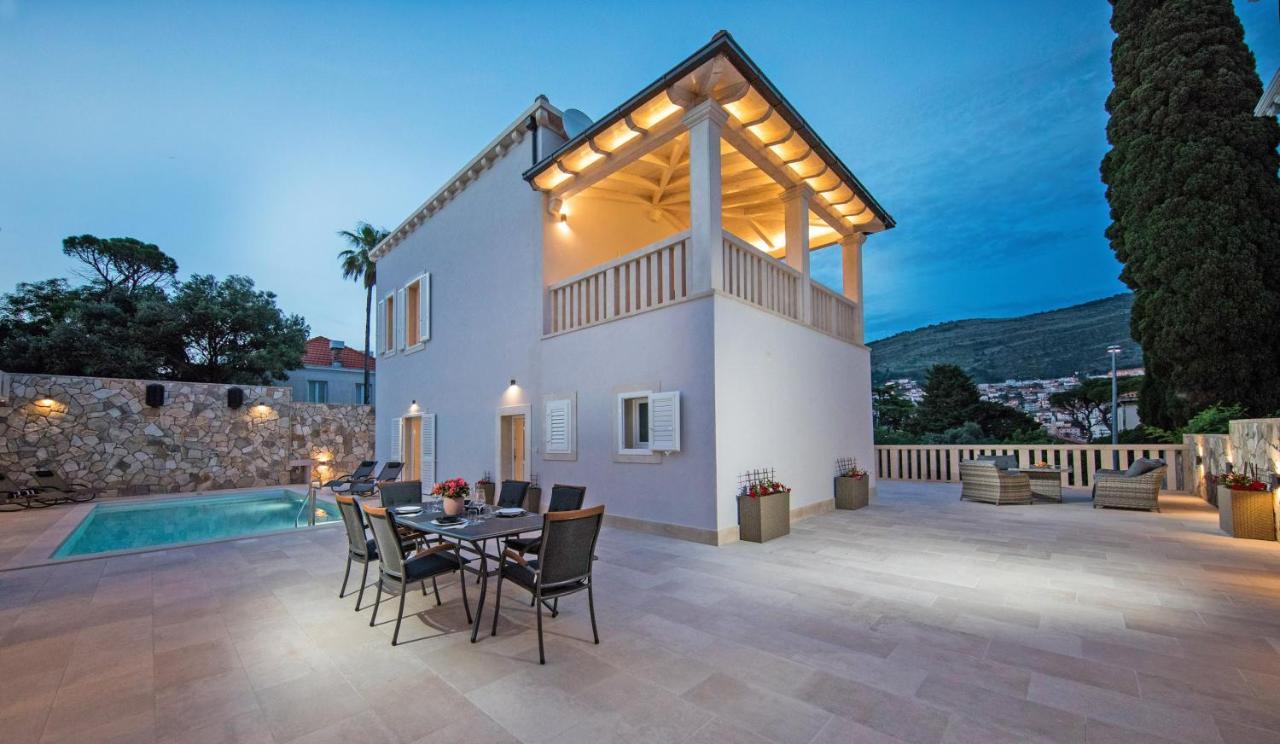 Villa Enigma 2