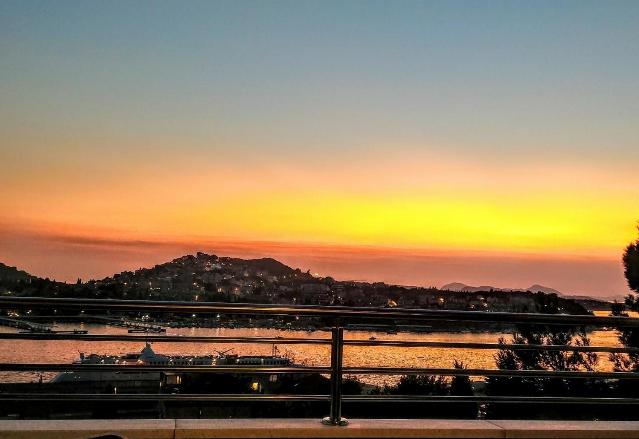 Beautiful 2 Bedroom 2 Bathroom Sea View, Free Parking 2
