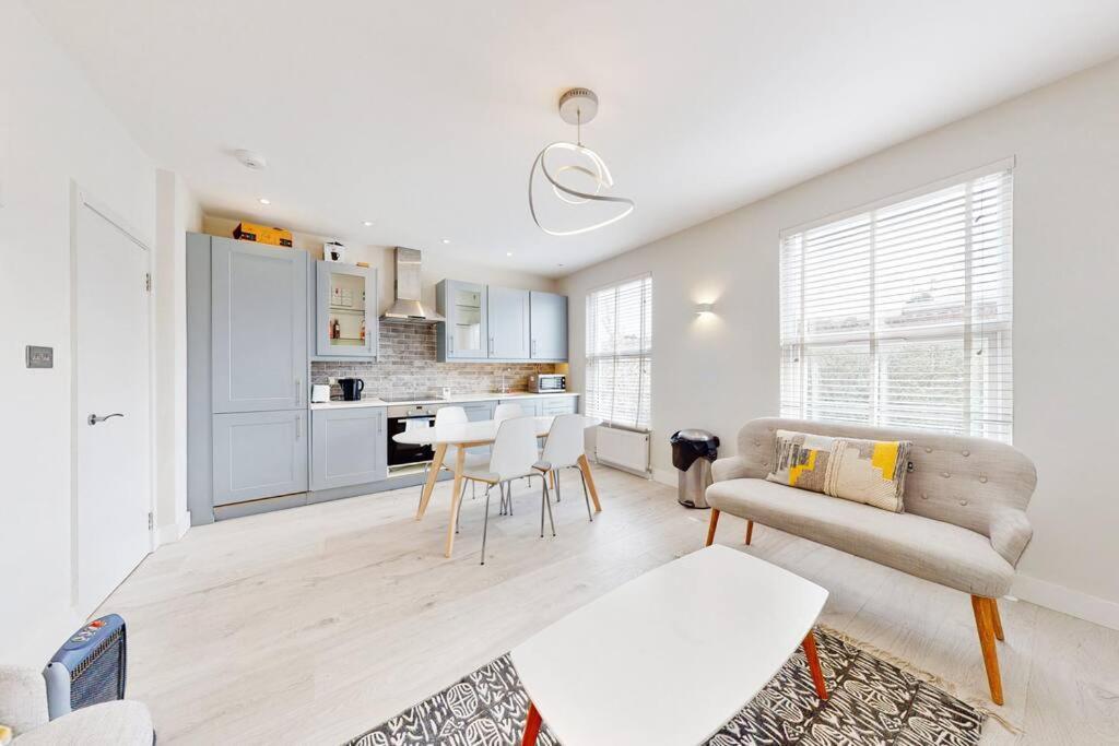 Stylish 2bed2bath Flat 4min From Tube Station 2