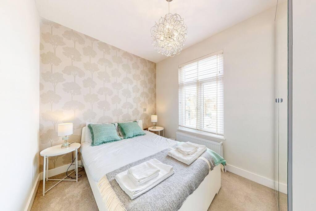 Stylish 2bed2bath Flat 4min From Tube Station 1