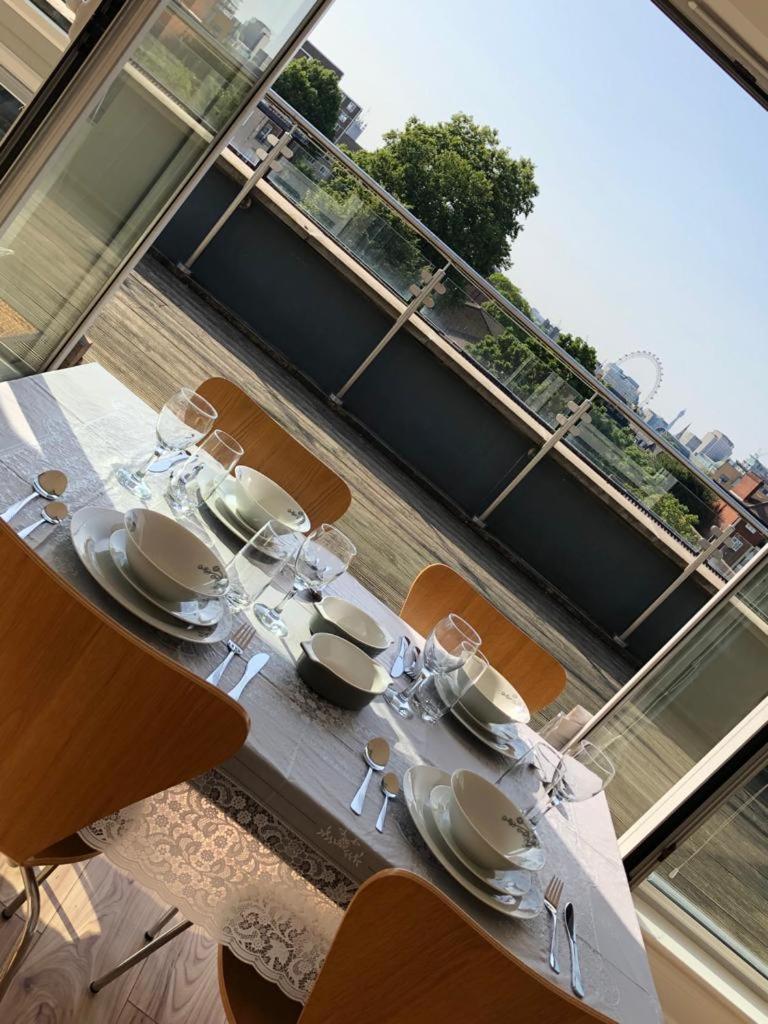 Double Room on Share Flat with London Eye View 2