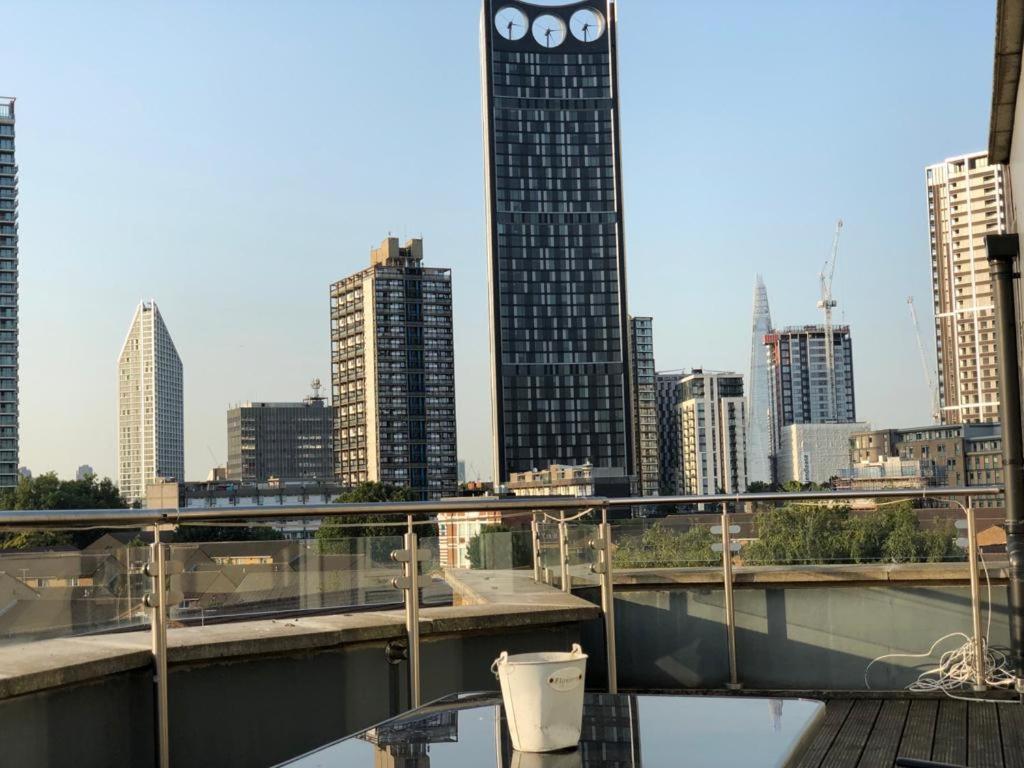 Double Room on Share Flat with London Eye View 1