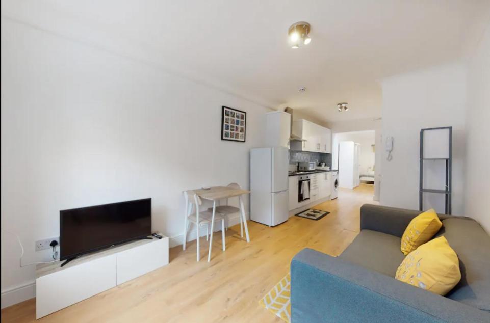 New Spacious 1 Bed Studio Flat in Aldgate