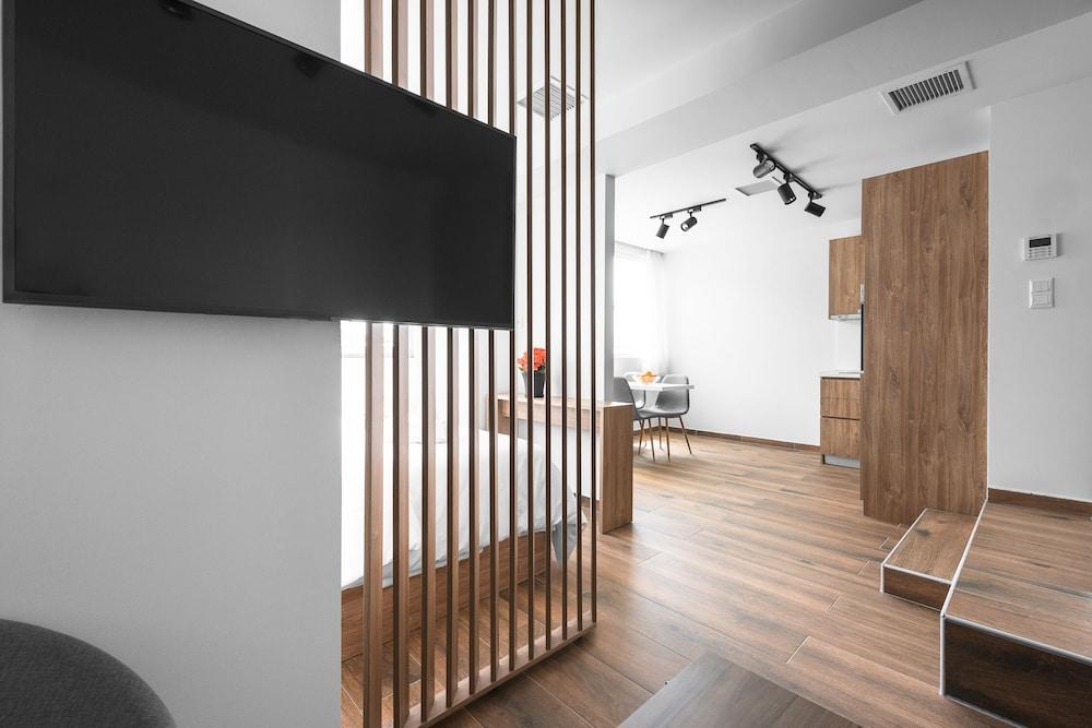 Ultima Suites Nilie Hospitality Mgmt