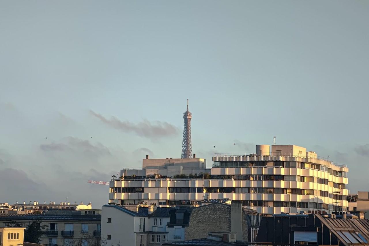 Beautiful And Bright Appt with Eiffel Tower View