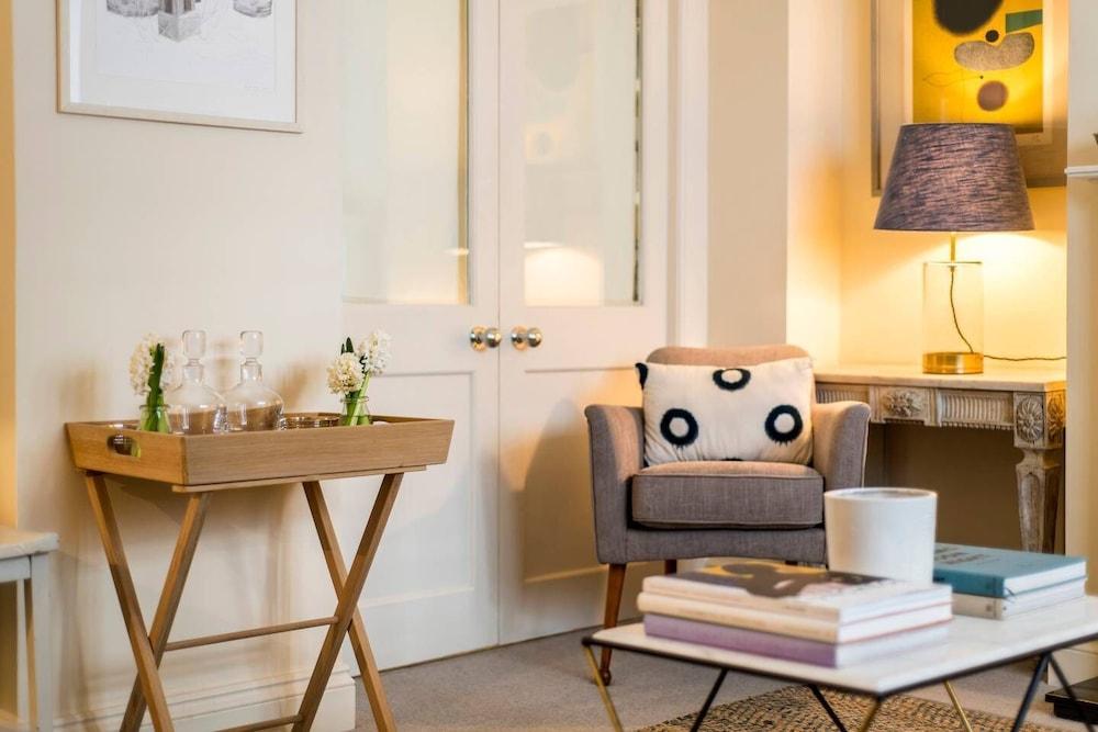 Delightful 2 Bed in Notting Hill - Near the Tube 1