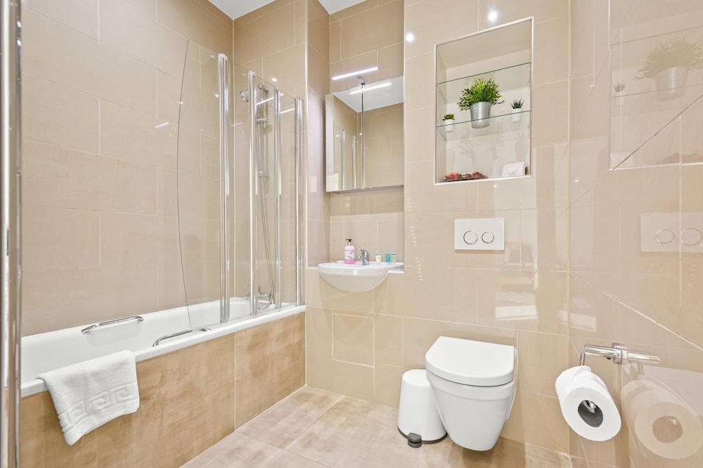 Three Bedroom Apartment in Hoxton