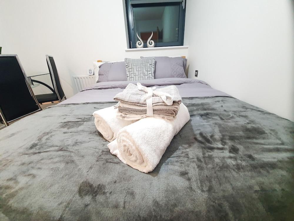Livestay 3 Bed Apt on 8th Floor with Amazing Views 1