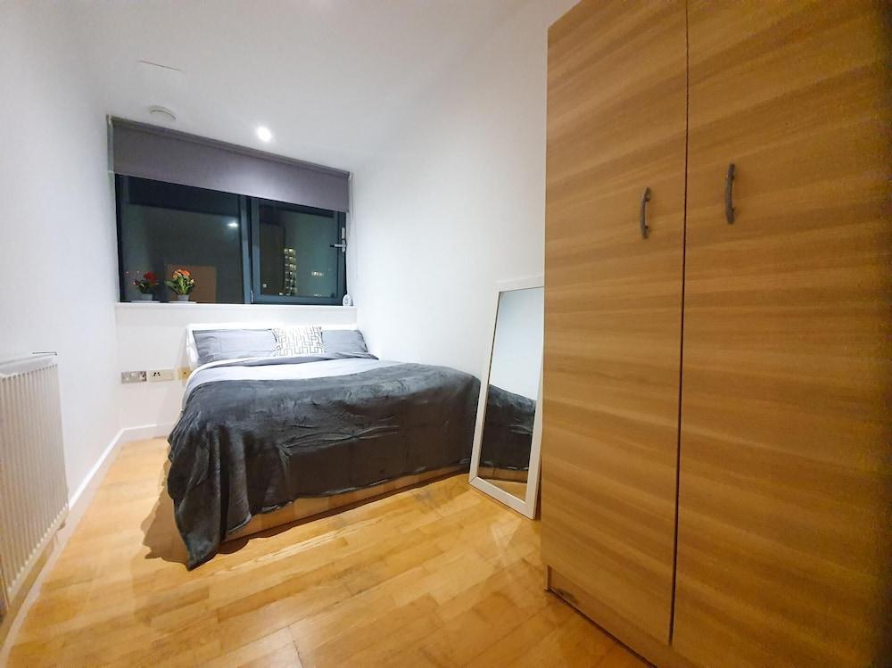 Livestay 3 Bed Apt on 8th Floor with Amazing Views 2