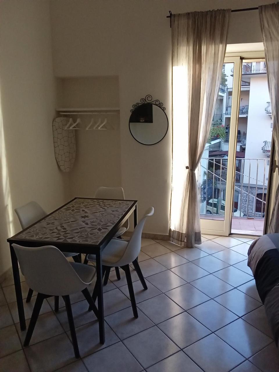 Al Teatro Antico Rooms & House 1