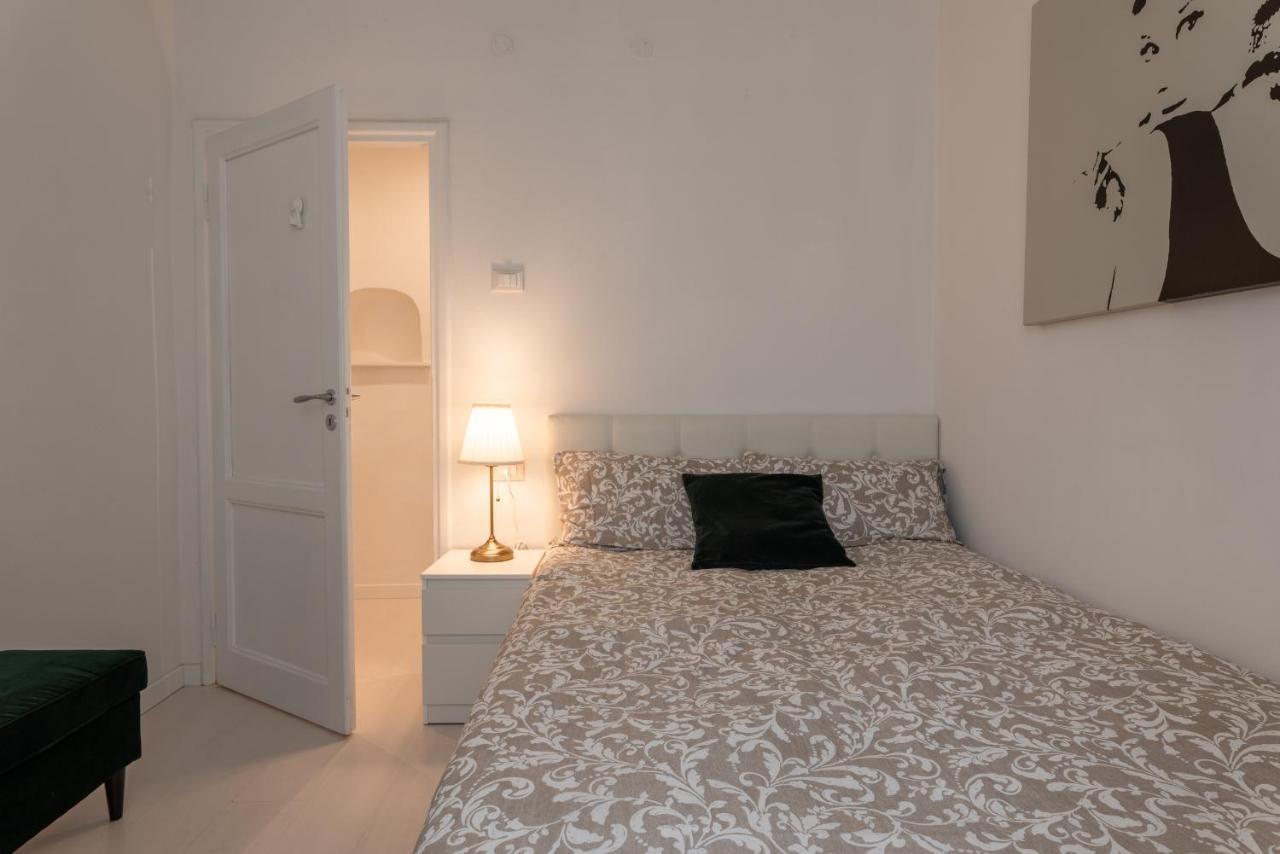 Gallery Art Apartment in San Frediano 2