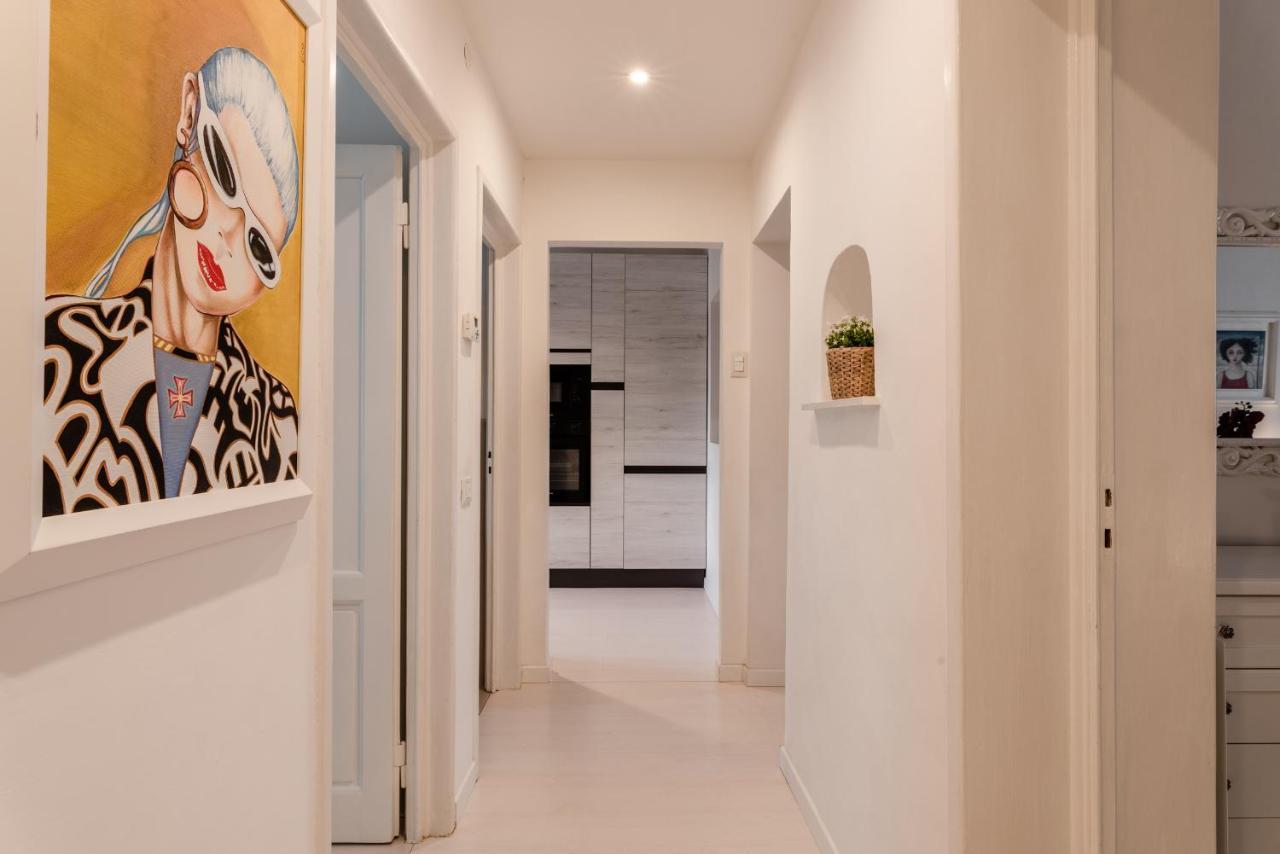 Gallery Art Apartment in San Frediano 1