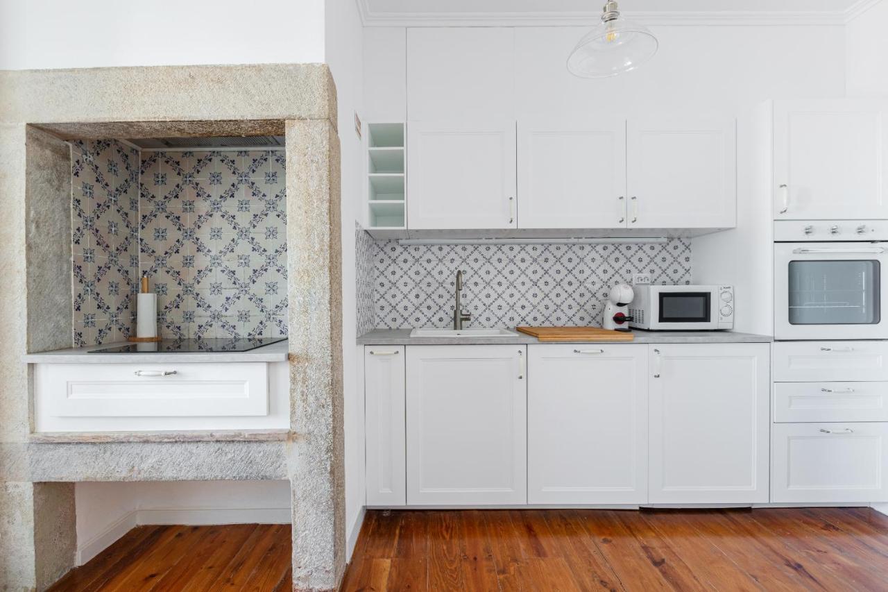White & Blue Vintage Home in Graca
