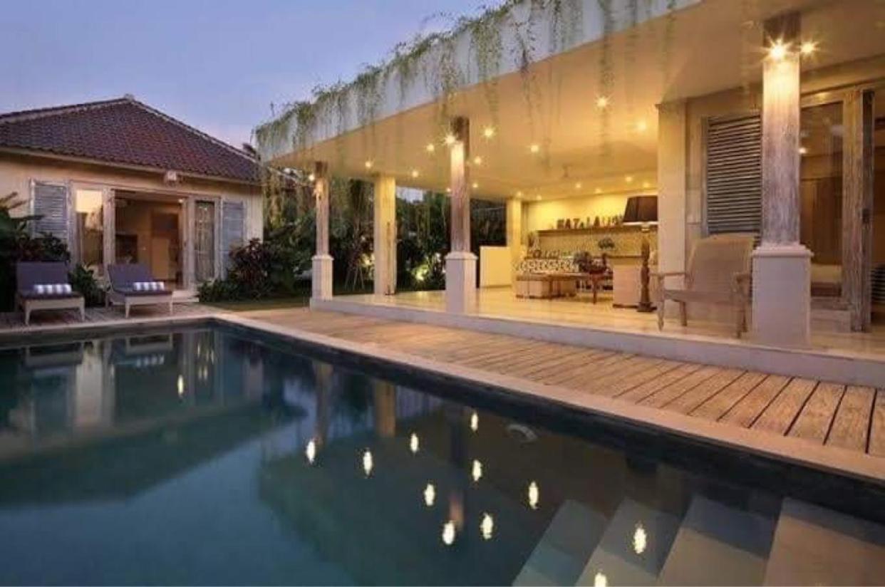 Villa Biru - 500m Batubelig Beach