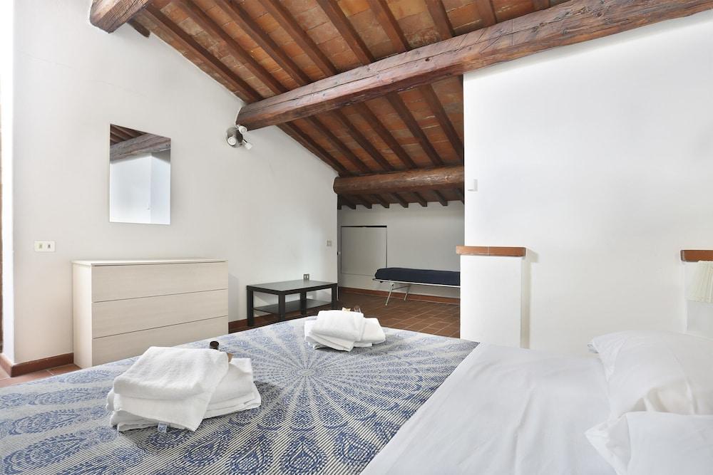Short-Let Florence Apartment Parione 1