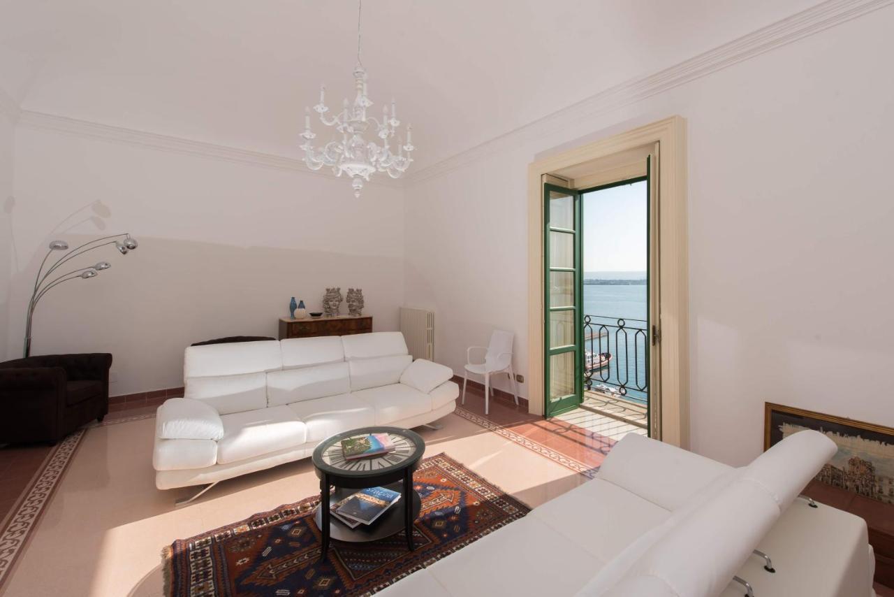 Duomo Sea Side Deluxe Apartment by Ortigiaapartments