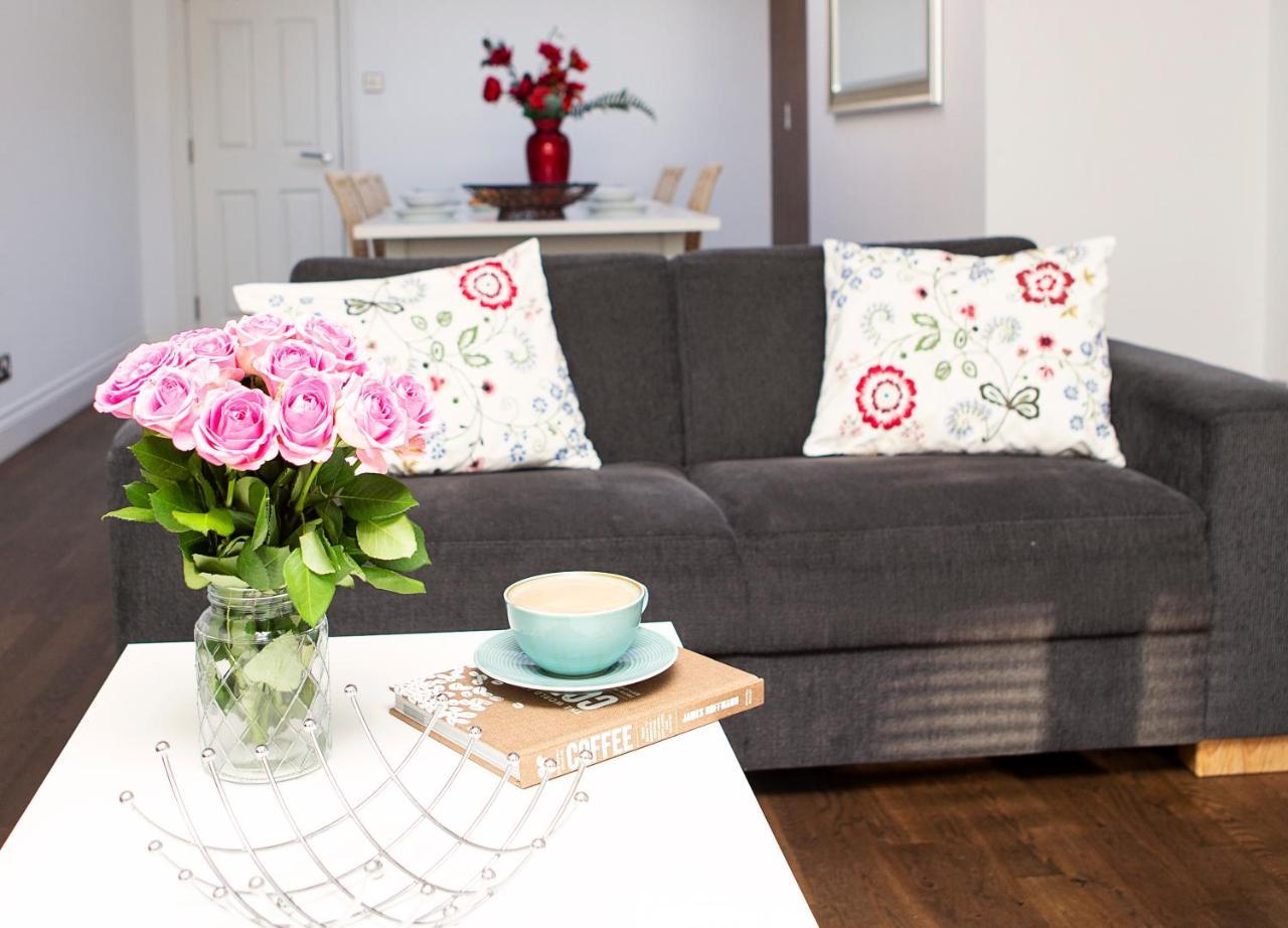Apt 3, Trafalgar Sq Duplex, 3rd & 4th Floor by Indigo Flats