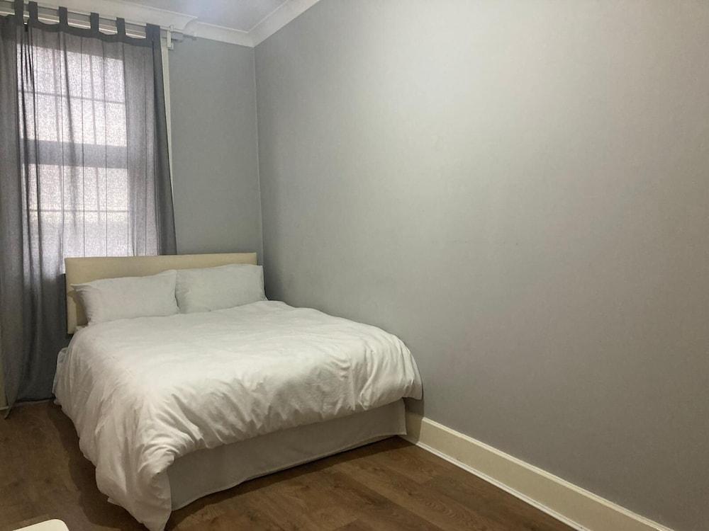 Three Bed Two Bath Apartment in London 1