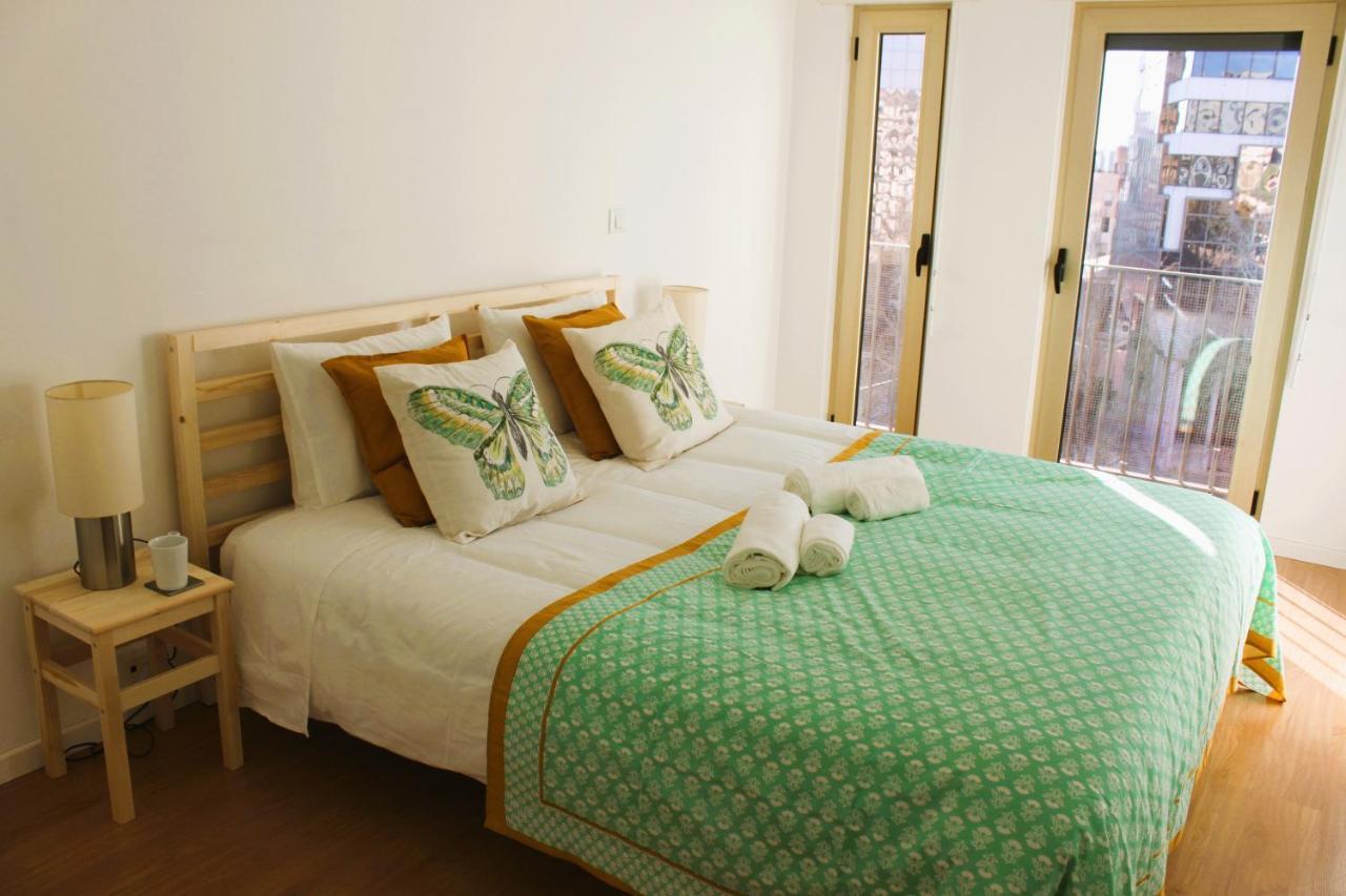 Central Flat Near Subway with Free Parking