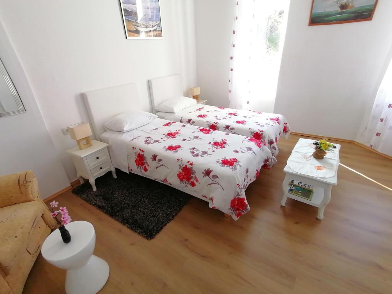 Two-Bedrooms Apartment with Balcony And Sea View,Near Old Town 2