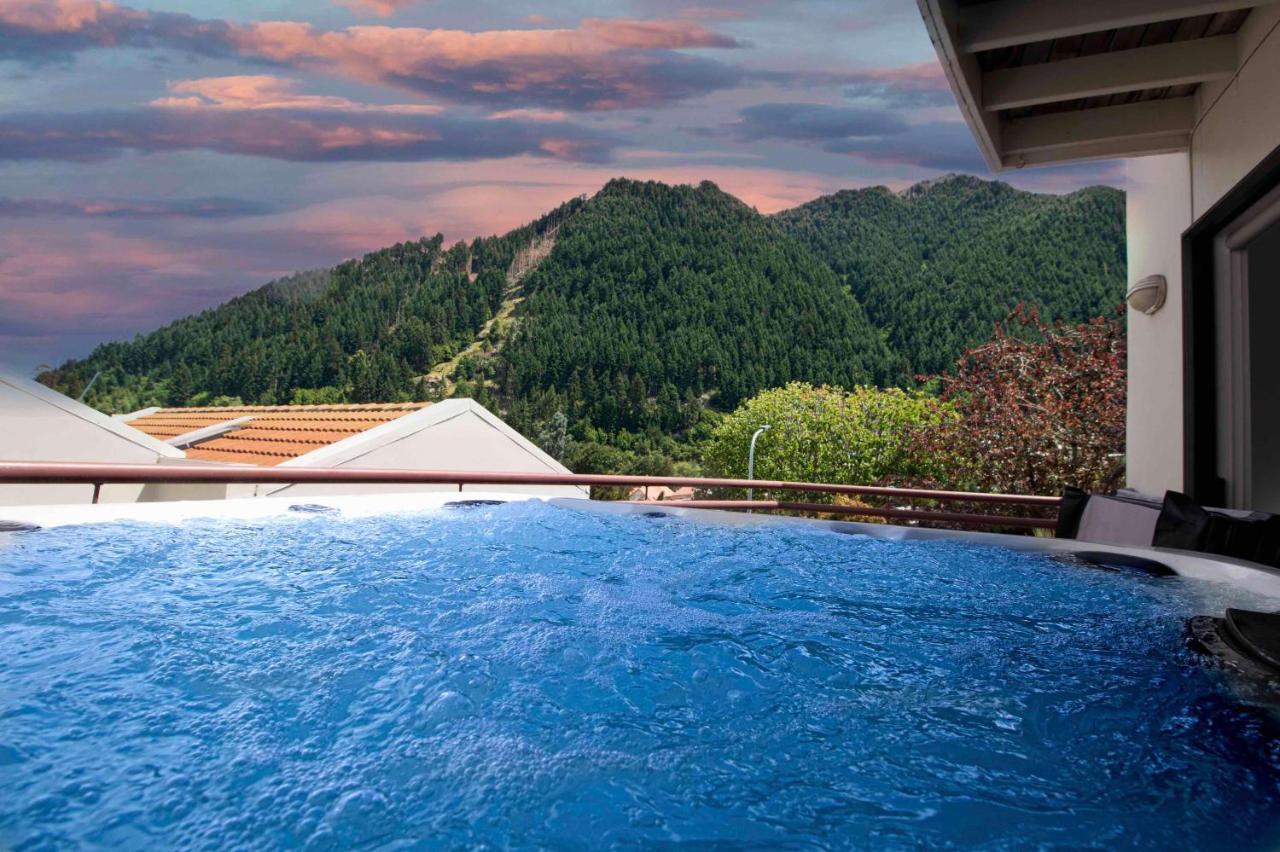 Close To the Action - in Town - SPA Pool