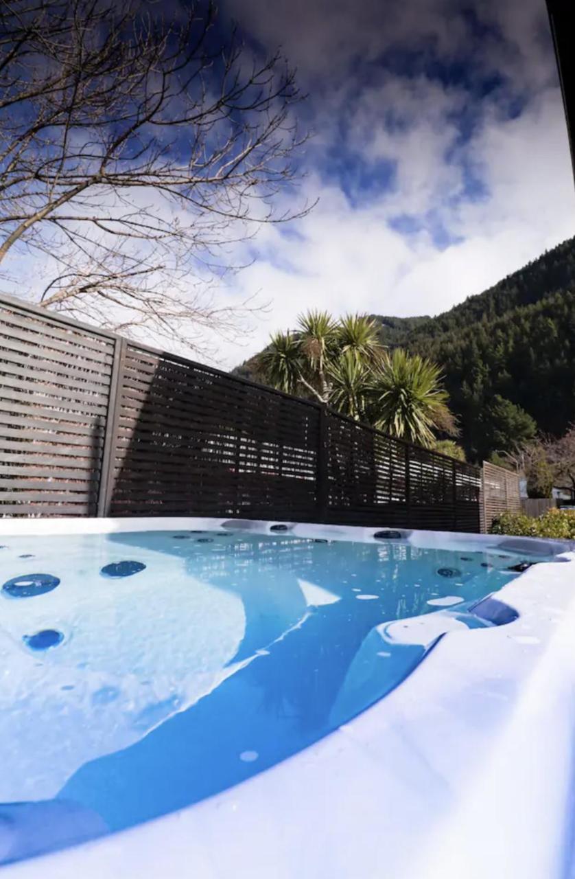 Classy Cabin - in Town - SPA Pool 1