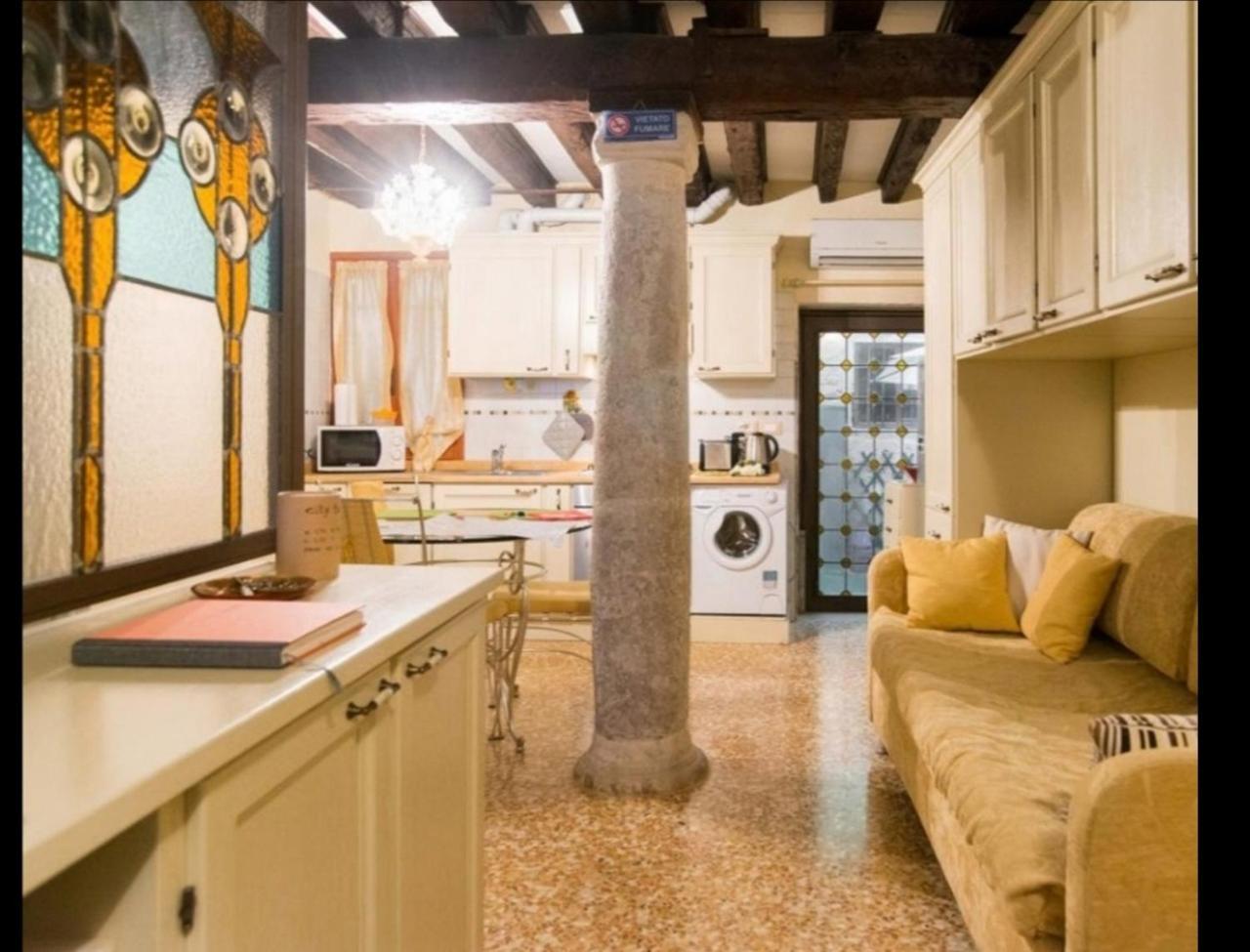Historical Flat with Private Courtyard