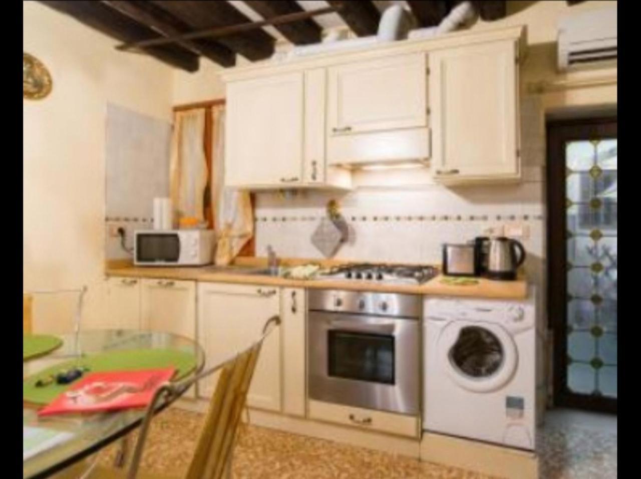 Historical Flat with Private Courtyard 2
