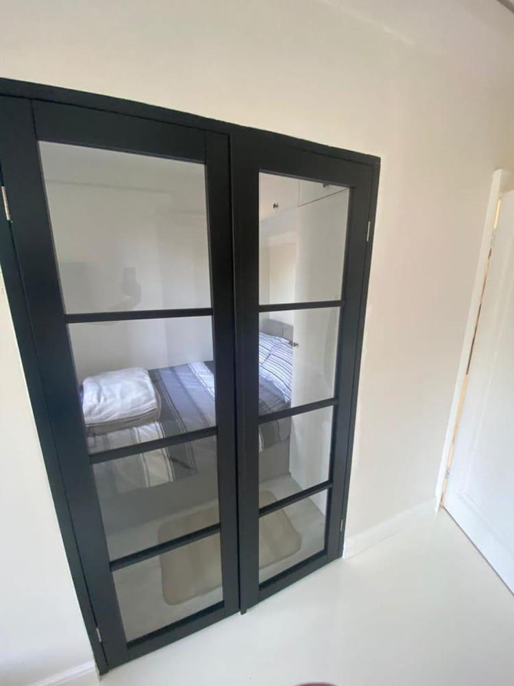 Beautiful And Modern Apartment in North London, Uk 1