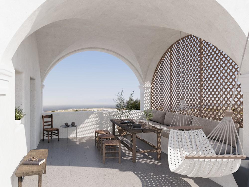 Central Oia Hostel