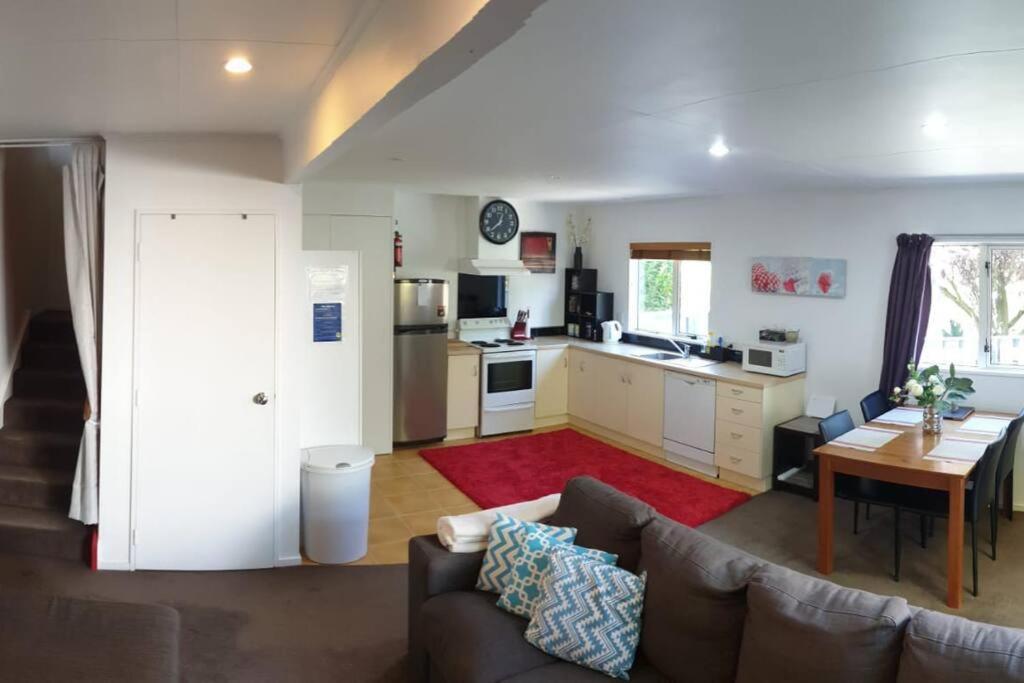 Central Cozy House - 10 Min Walk To Town