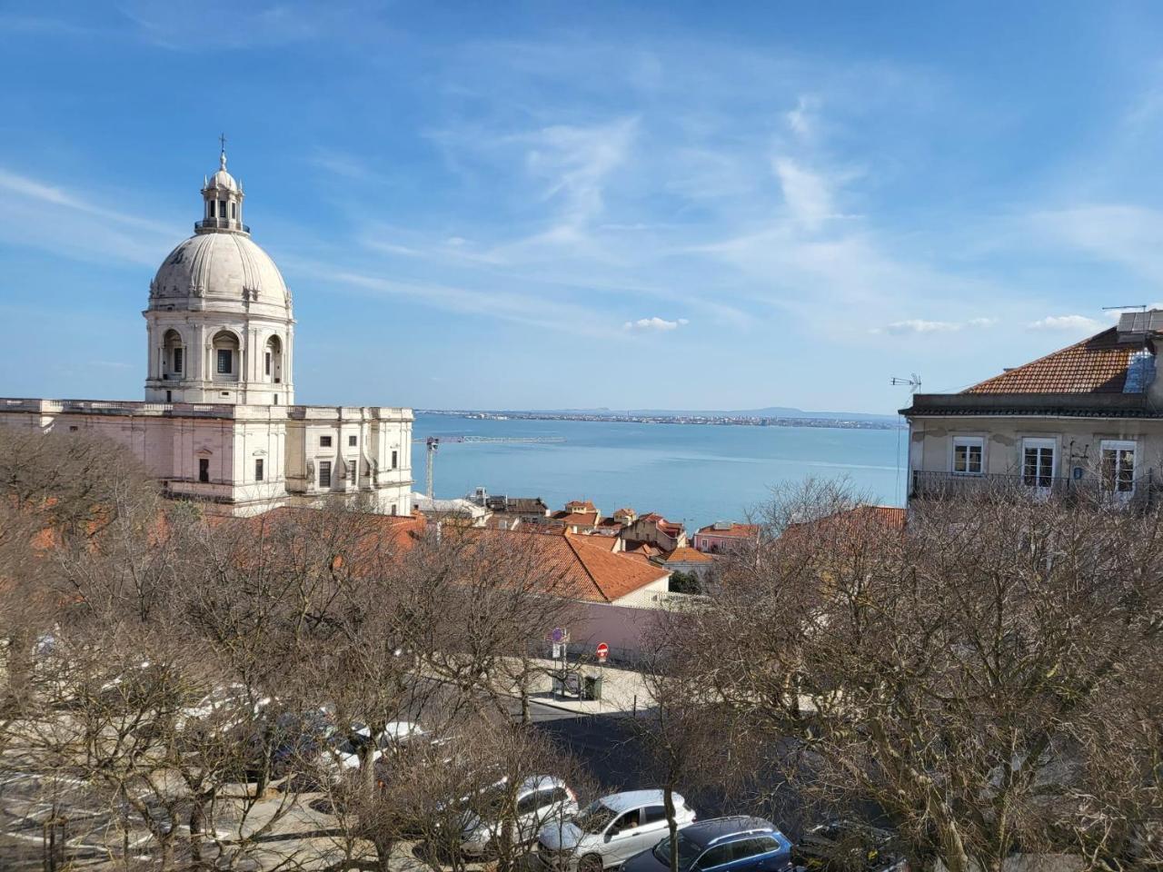 Pilar - Alfama River View