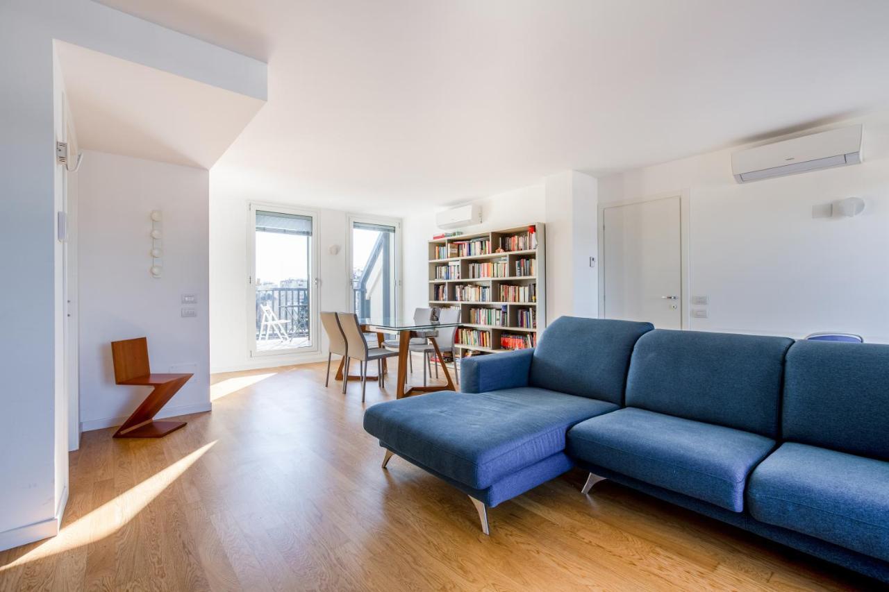 Modern Apt with Terrace, Wifi & AC